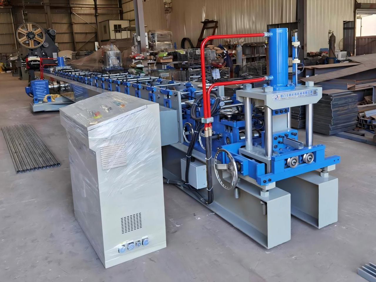 Machine de formage de rouleaux de supports solaires pour le Qatar